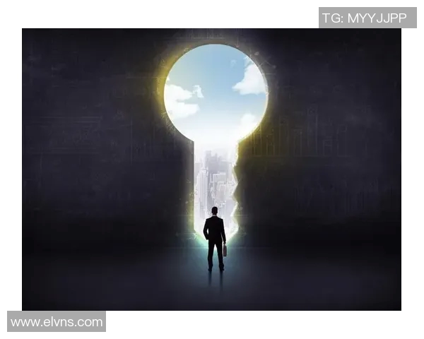 足球球星背影黑色背景下的荣耀与挑战 展现不一样的运动传奇 足球球星背影黑色背景下的荣耀与挑战 展现不一样的运动传奇